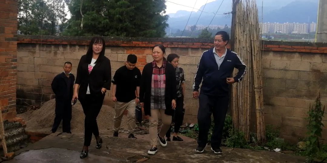郭玲带队到工业公司开展综合大检查及“送清凉”慰问活动2.jpg